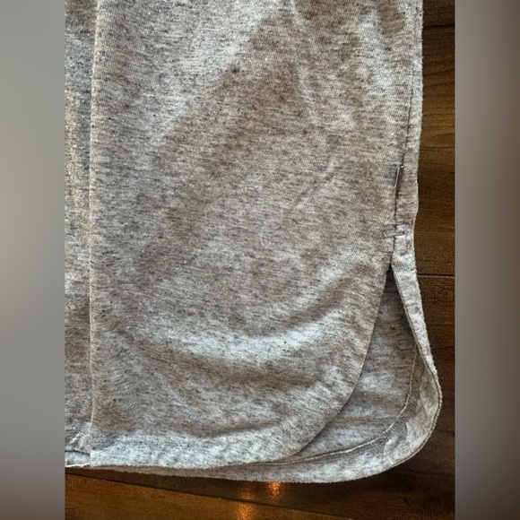 Toad&Co Gray V-Neck Pocket Tee Medium | Soft Eco Friendly Everyday Basic - Picture 5 of 6